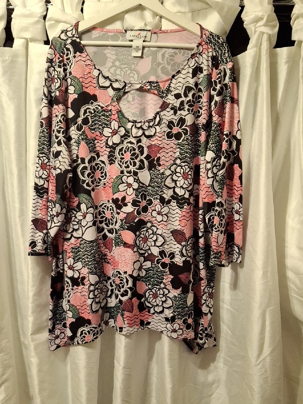 Larky Lark Pink Floral Scoop-Neck Women's Blouse with Keyhole
